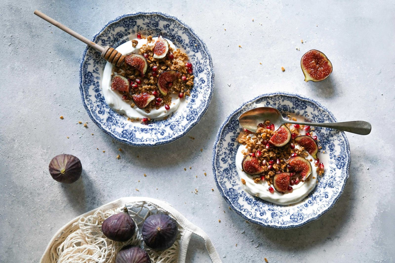 Colourful whole-foods bowl with roasted vegetables and quinoa — a full day of 90-30-50 eating in one plate