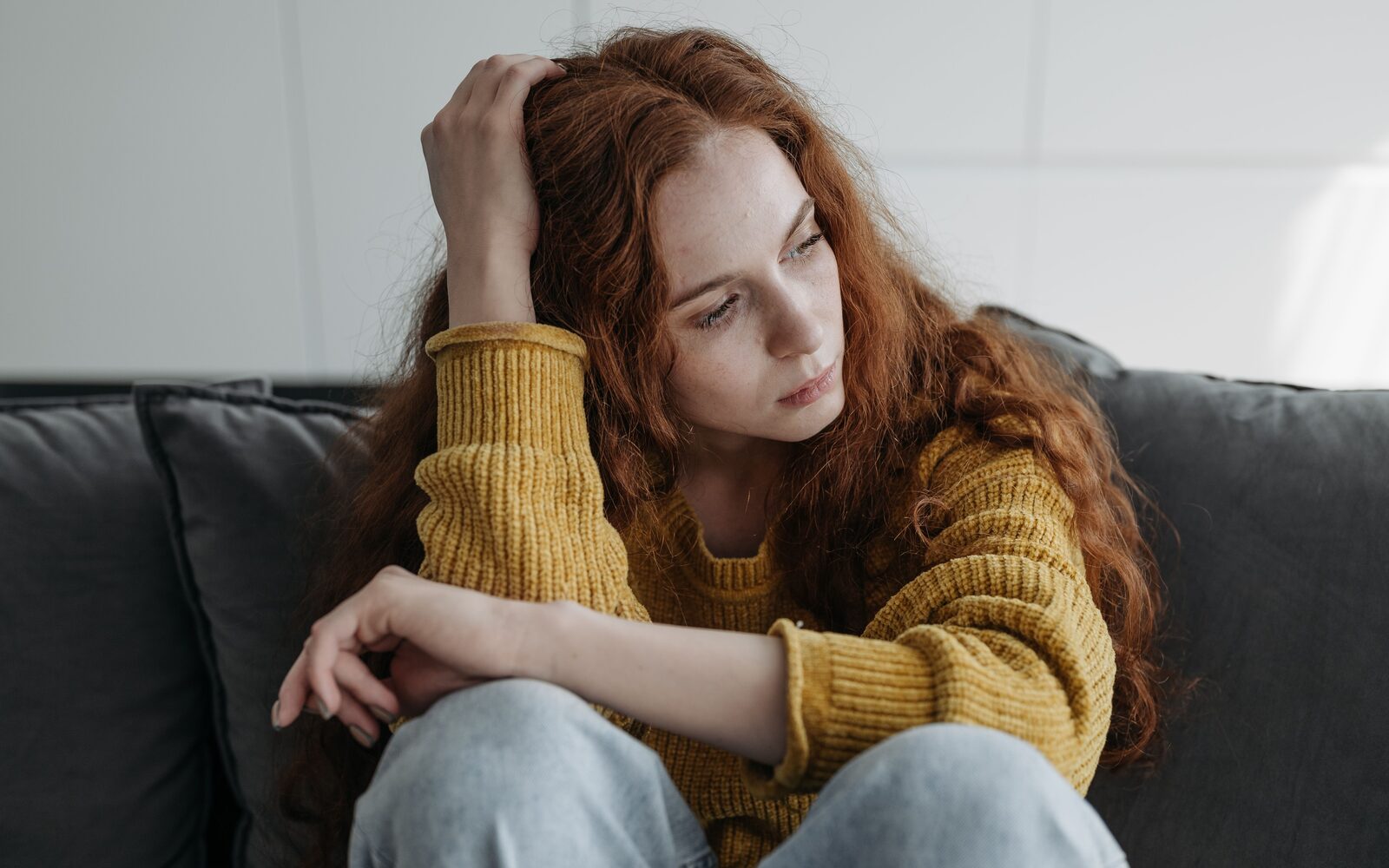 Anxious Attachment: Signs, Triggers & How to Feel Safe